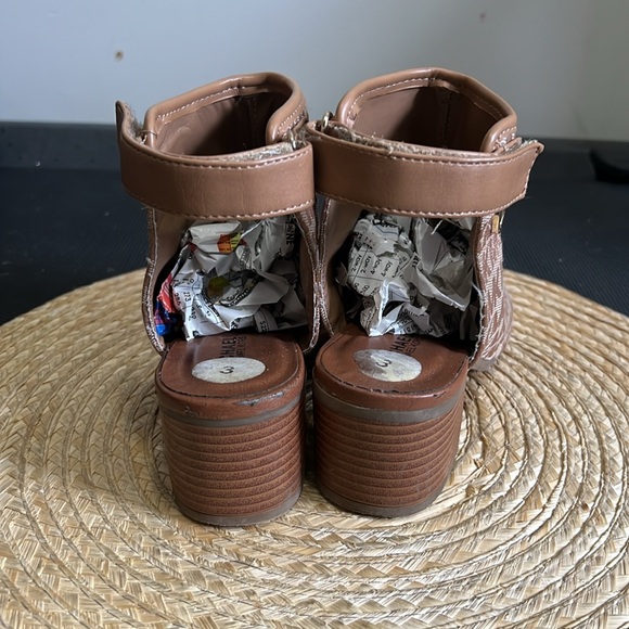 Michael Kors Kids Youth Canvas Monogram Peep Toe Sandals Heel Size 3 - Picture 9 of 16